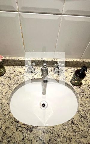 Apartamento à venda com 105m², 2 quartos e 2 vagas Apartamento à venda com 105m², 2 quartos e 2 vagasBanheiro da Suíte