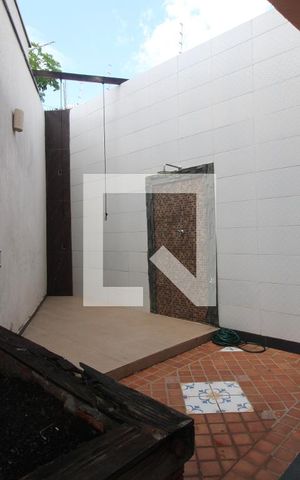 Casa à venda com 163m², 3 quartos e 2 vagasCozinha externa e quintal