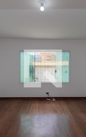 Casa à venda com 199m², 3 quartos e 2 vagas Casa à venda com 199m², 3 quartos e 2 vagasSala
