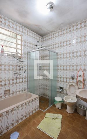 Casa para alugar com 300m², 2 quartos e 3 vagasBanheiro social