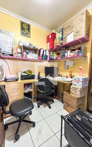 Casa à venda com 165m², 3 quartos e 4 vagasQuarto de Serviço 