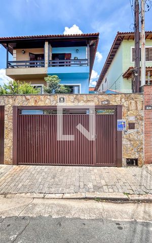 Casa à venda com 165m², 3 quartos e 4 vagasFachada