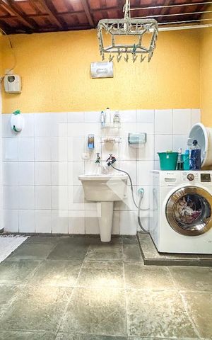 Casa à venda com 165m², 3 quartos e 4 vagasÁrea de Serviço