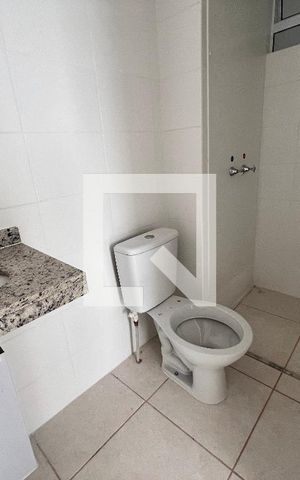 Apartamento à venda com 43m², 2 quartos e 1 vaga Apartamento à venda com 43m², 2 quartos e 1 vagaBanheiro Social