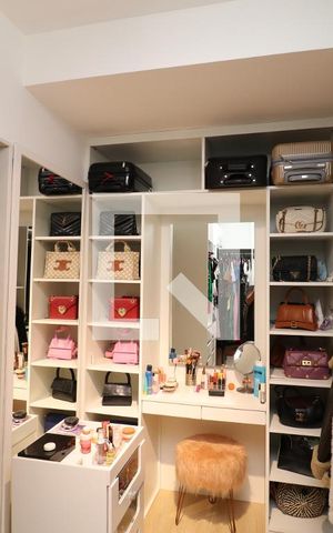 Apartamento à venda com 200m², 3 quartos e 2 vagasCloset da suíte