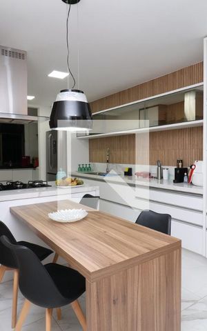 Apartamento à venda com 200m², 3 quartos e 2 vagasCozinha