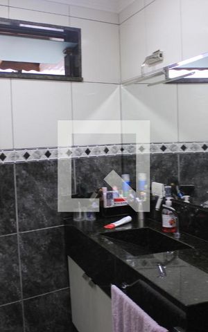 Casa à venda com 180m², 4 quartos e 2 vagasBanheiro da Suíte