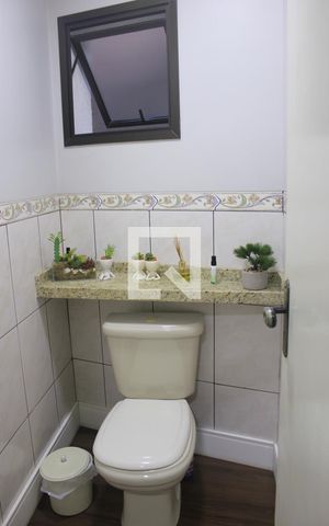 Casa à venda com 180m², 4 quartos e 2 vagasLavabo