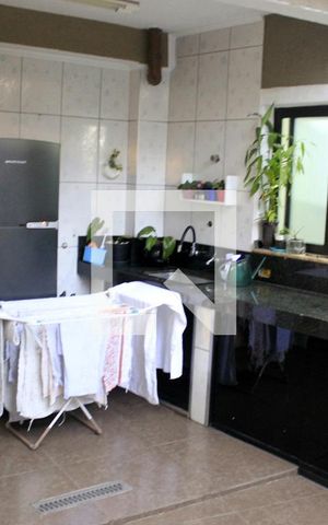 Casa à venda com 180m², 4 quartos e 2 vagasÁrea de Serviço