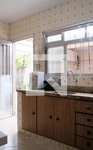 Casa à venda com 255m², 3 quartos e 3 vagas Casa à venda com 255m², 3 quartos e 3 vagasCozinha