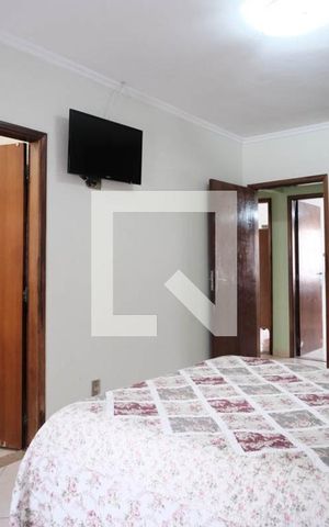 Casa à venda com 255m², 3 quartos e 3 vagas Casa à venda com 255m², 3 quartos e 3 vagasQuarto 2