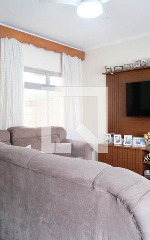 Casa à venda com 255m², 3 quartos e 3 vagas Casa à venda com 255m², 3 quartos e 3 vagasSala