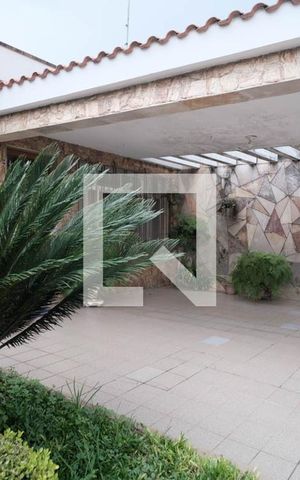 Casa à venda com 255m², 3 quartos e 3 vagas Casa à venda com 255m², 3 quartos e 3 vagasÁrea comum