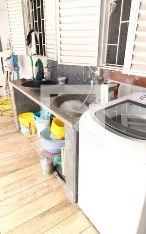 Casa para alugar com 300m², 8 quartos e 1 vagaÁrea de Serviço