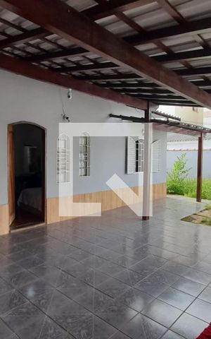 Casa para alugar com 300m², 8 quartos e 1 vaga Casa para alugar com 300m², 8 quartos e 1 vagaVaranda