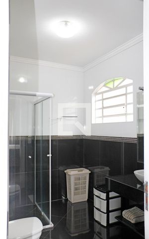 Casa de condomínio à venda com 440m², 4 quartos e 3 vagasBanheiro do Quarto 3