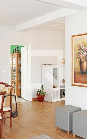 Casa de condomínio à venda com 440m², 4 quartos e 3 vagasSala