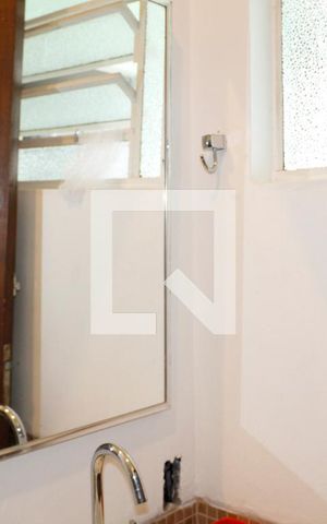 Casa de condomínio à venda com 440m², 4 quartos e 3 vagasBanheiro de Serviço
