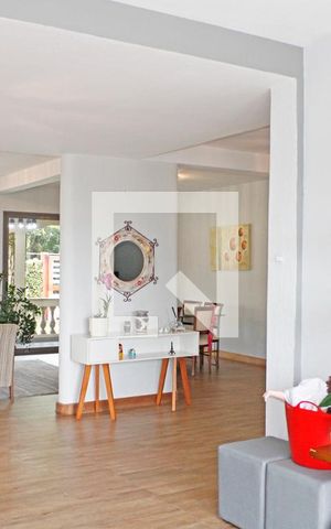 Casa de condomínio à venda com 440m², 4 quartos e 3 vagasSala