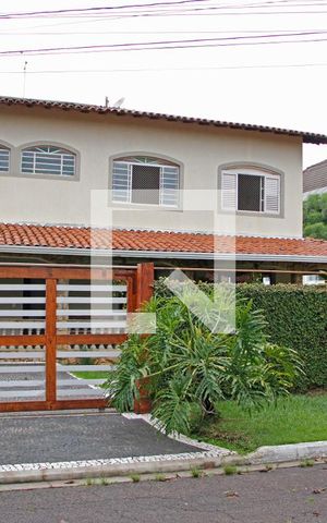 Casa de condomínio à venda com 440m², 4 quartos e 3 vagasFachada