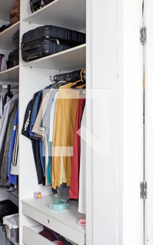 Casa de condomínio à venda com 440m², 4 quartos e 3 vagasCloset do quarto