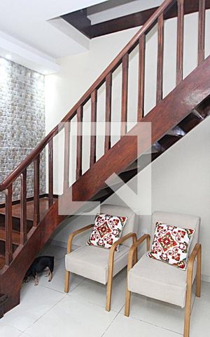 Casa à venda com 187m², 5 quartos e 3 vagasEscada
