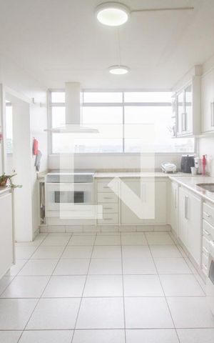 Apartamento à venda com 216m², 3 quartos e 2 vagas Apartamento à venda com 216m², 3 quartos e 2 vagasCozinha