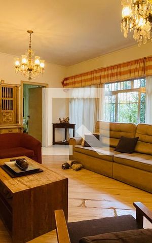 Casa à venda com 505m², 3 quartos e 5 vagas Casa à venda com 505m², 3 quartos e 5 vagasSala