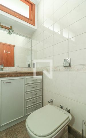 Casa de condomínio à venda com 500m², 5 quartos e 3 vagas Casa de condomínio à venda com 500m², 5 quartos e 3 vagasBanheiro 2