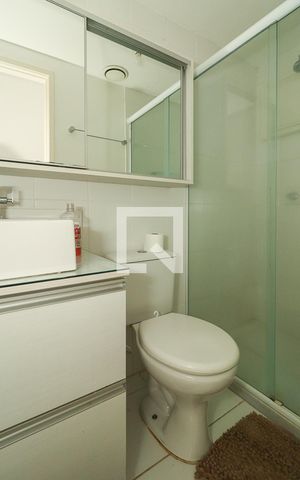 Apartamento à venda com 81m², 2 quartos e 1 vaga Apartamento à venda com 81m², 2 quartos e 1 vagaBanheiro