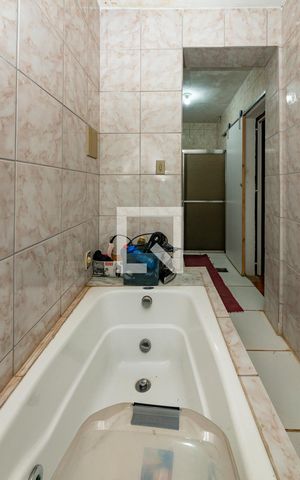 Casa à venda com 540m², 5 quartos e 4 vagas Casa à venda com 540m², 5 quartos e 4 vagasBanheiro da Suíte
