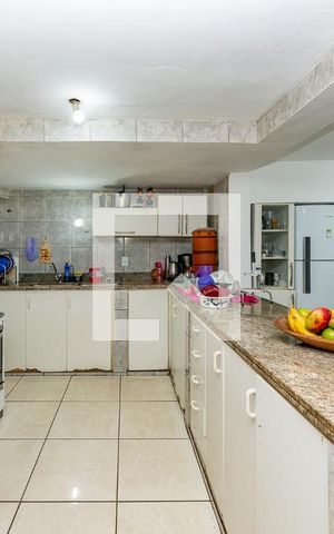 Casa à venda com 540m², 5 quartos e 4 vagas Casa à venda com 540m², 5 quartos e 4 vagasCopa