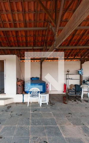Casa à venda com 540m², 5 quartos e 4 vagas Casa à venda com 540m², 5 quartos e 4 vagasTerraço