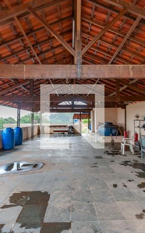 Casa à venda com 540m², 5 quartos e 4 vagas Casa à venda com 540m², 5 quartos e 4 vagasTerraço