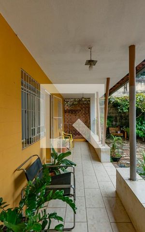 Casa à venda com 540m², 5 quartos e 4 vagas Casa à venda com 540m², 5 quartos e 4 vagasGaragem - entrada