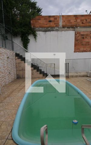 Casa à venda com 600m², 2 quartos e 1 vagaPiscina