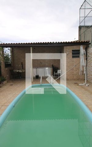 Casa à venda com 600m², 2 quartos e 1 vagaPiscina