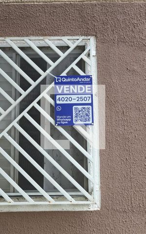 Apartamento à venda com 53m², 2 quartos e 1 vagaPlaca instalada na janela do imóvel
