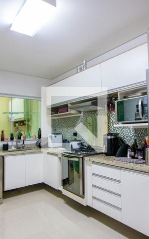Casa à venda com 112m², 3 quartos e 2 vagas Casa à venda com 112m², 3 quartos e 2 vagasCozinha