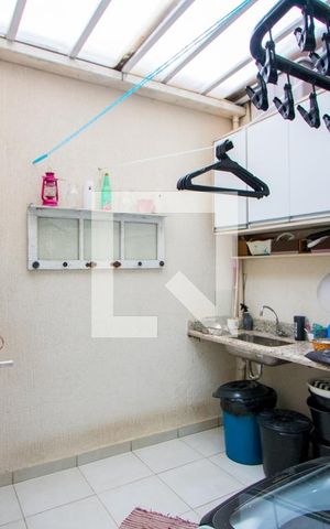 Casa à venda com 112m², 3 quartos e 2 vagas Casa à venda com 112m², 3 quartos e 2 vagasÁrea de serviço