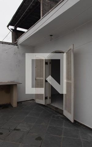 Casa à venda com 140m², 3 quartos e 2 vagas Casa à venda com 140m², 3 quartos e 2 vagasVaranda
