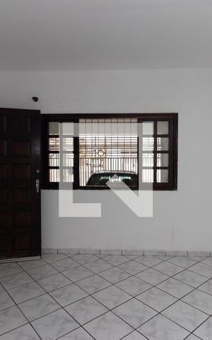 Casa à venda com 140m², 3 quartos e 2 vagas Casa à venda com 140m², 3 quartos e 2 vagasSala