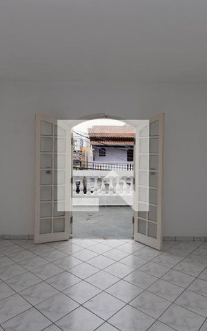 Casa à venda com 140m², 3 quartos e 2 vagas Casa à venda com 140m², 3 quartos e 2 vagasCozinha