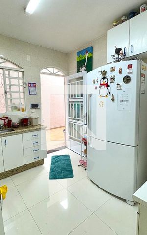 Casa à venda com 213m², 3 quartos e 2 vagas Casa à venda com 213m², 3 quartos e 2 vagasCozinha