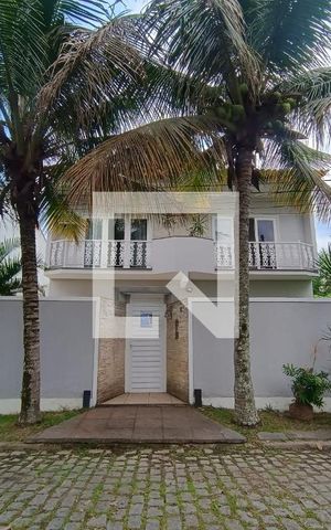 Casa à venda com 360m², 3 quartos e 3 vagas Casa à venda com 360m², 3 quartos e 3 vagasFachada da Casa