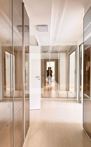 Apartamento à venda com 104m², 2 quartos e 2 vagas Apartamento à venda com 104m², 2 quartos e 2 vagasCloset da suíte