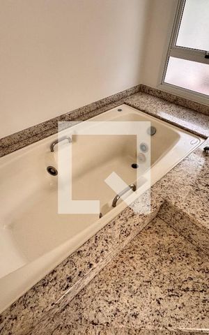 Apartamento à venda com 104m², 2 quartos e 2 vagas Apartamento à venda com 104m², 2 quartos e 2 vagasBanheiro da suíte