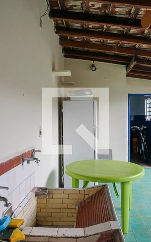 Casa à venda com 10m², 2 quartos e 1 vagaÁrea de serviço