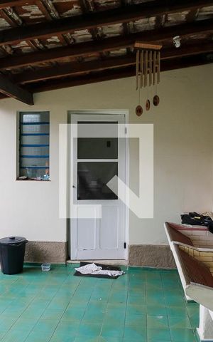 Casa à venda com 10m², 2 quartos e 1 vagaÁrea de serviço