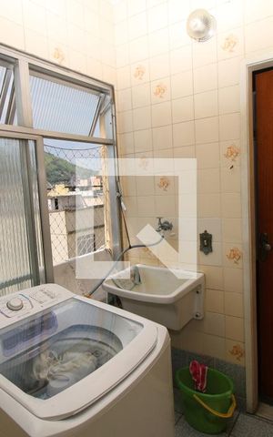 Apartamento à venda com 74m², 2 quartos e 1 vagaÁrea de Serviço